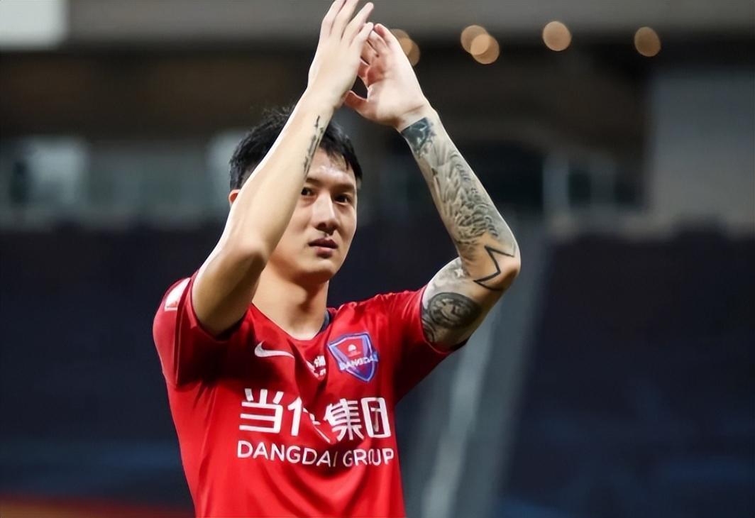 体育赛事直播-意外！冯劲离开上港为何要去大连英博，却没选择回重庆加盟铜梁龙